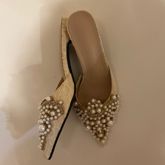 Lace and Pearl Shoes - Picture 3 of 4